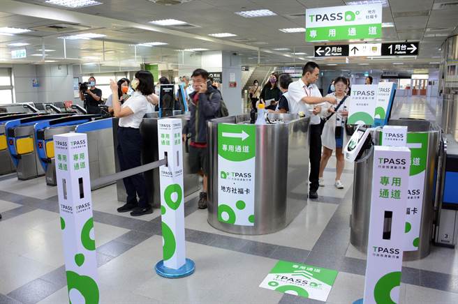 TPASS出口不足惹民怨，台鐵高屏4站急增設出口解套。(林和生攝)