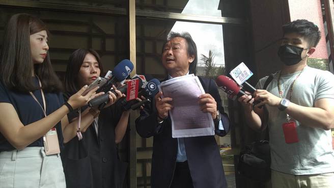 建案施工出错酿公寓严重坍塌,王世坚怒告基泰建设。(陈志贤摄)