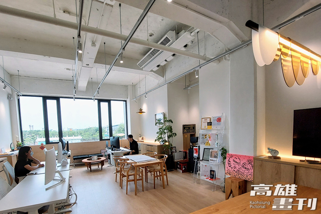 伍偉廷建築師事務所最初進駐於駁二共創1號基地，因為擴編進駐新開幕的駁二共創2號基地。(攝影/Naru)