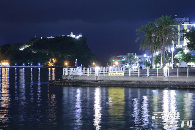 鼓山鱼市场独有的270度无敌海景视野为出发点，夜夜都能享受旗津、西子湾无敌百万夜景。(摄影/Carter)