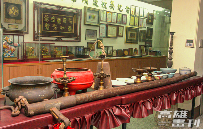 高雄市褒忠義民廟舉行春秋祭、義民節慶典有數十年歷史，透過早年祭典儀式文物可一窺時代演進。(攝影/陳婷芳)