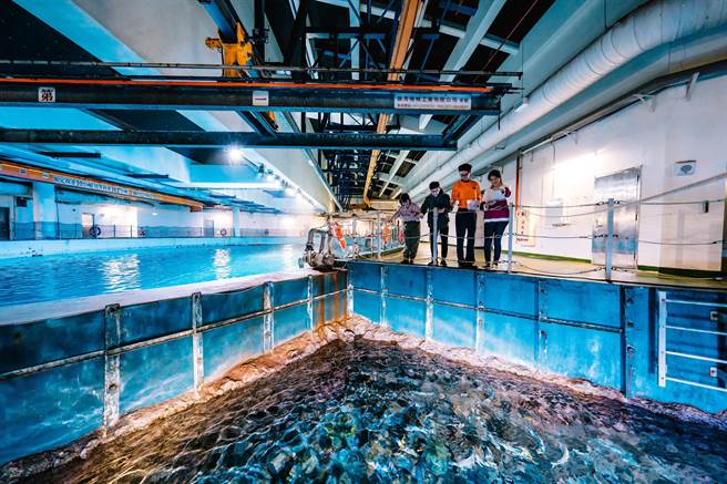 暑假结束，屏东海生馆体恤观光产业的辛劳，特别针对餐饮、旅行社、旅宿业、百货业、交通航运等相关行业从业人员，推出夜宿优惠。（屏东海生馆提供／谢佳潾屏东传真）