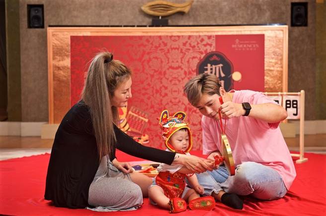预订「宝贝要干嘛」周岁专属派对专案再依人数赠送麻油麵线及红蛋，提前1月预订享8折优惠。（神旺商务酒店提供）