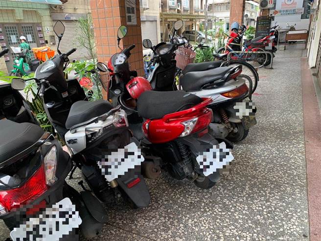 桃园市共有104条路段的骑楼禁停机车，民眾可至交通局停车资讯网查询。图为骑楼示意图。（蔡明亘摄）