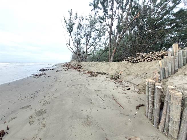 北侧滩地高程不足处已加高2公尺，大潮未再溢堤。（台南市水利局提供／程炳璋台南传真）