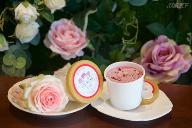 滋味很好的玫瑰花瓣冰淇淋是曙光招牌。（摄影：陈志东）
