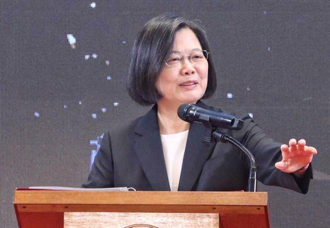 针对超思进口逾8000万颗巴西鸡蛋争议，农业部公开与超思合约明细；总统蔡英文（图）表示，相信过程都可摊在阳光下，也都禁得起检验。（中时资料照）