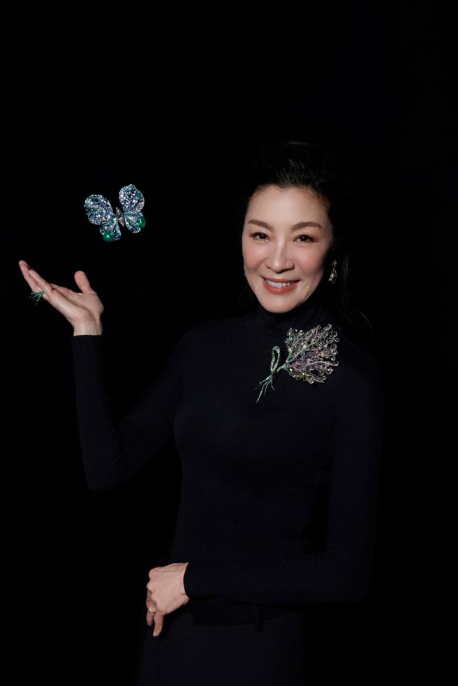 杨紫琼拿下双影后后，首度次在亚洲公开亮相，受邀出席CINDY CHAO在上海的珠宝展。（CINDY CHAO提供