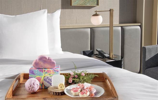 高雄洲际与英国道德企业LUSH，推出以永续新奢华为概念的「甜睡时光」住房专案，响应「全球慈善月」。（高雄洲际酒店提供）