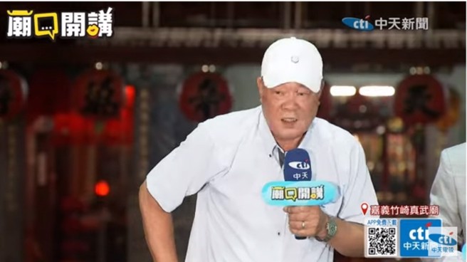 「强强滚」表示，台湾的土地全部种电，这样很夭寿；像嘉义、云林、台南、屏东、高雄的整个海岸线、田园都种电，但种出来的电还是不够。(翻摄《庙口开讲》)
