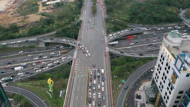 大新竹通勤路廊智慧交控计画盼透过智慧交控计画，提升整体行车效率。图为新竹公道五交流道。（新竹市政府提供／王惠慧新竹传真）