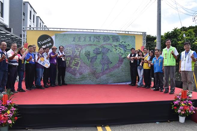 苑里镇农会9日上午举办1111丹参节的前期活动「找稻幸福」起手式。（谢明俊摄）