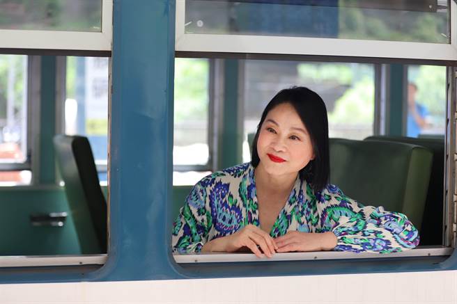 金马影后陆小芬重现电影《看海的日子》经典画面。（文化部提供）