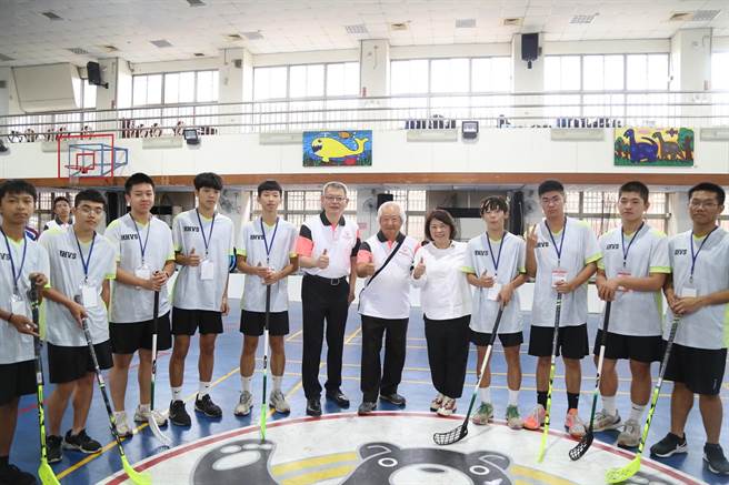 嘉義市長黃敏惠力推共融運動，為特奧曲棍球選拔賽選手加油打氣。（嘉義市政府提供／廖素慧嘉市傳真）