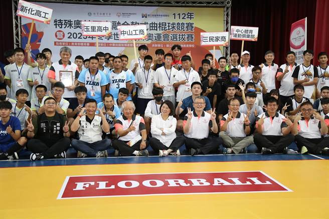 嘉義市長黃敏惠為特奧曲棍球選拔賽選手加油打氣。（嘉義市政府提供／廖素慧嘉市傳真）