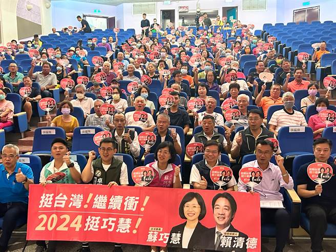 民进党立委苏巧慧今(9)日举办施政愿景说明会，包括交通部长王国材、农业部长陈吉仲、民进党中国事务部主任吴峻鋕及在地议员皆到现场支持。(刘玮晴摄)