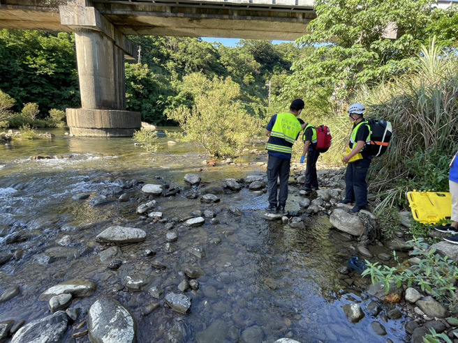 消防局派出14車29人含9名潛搜人員、2名空拍機人員到場，未發現失蹤者。（圖／民眾提供）