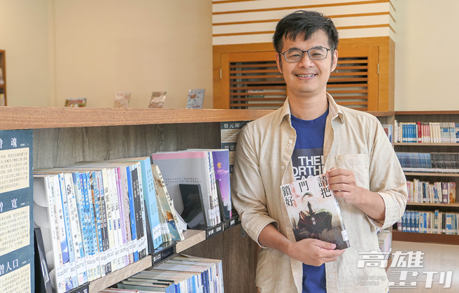 从出道作《请把门锁好》为始，既晴已出版《别进地下道》、《城境之雨》、《病态》、《感应》等十数本小说，并在近期出版译作《艋舺谋杀事件》。(摄影/Naru)
