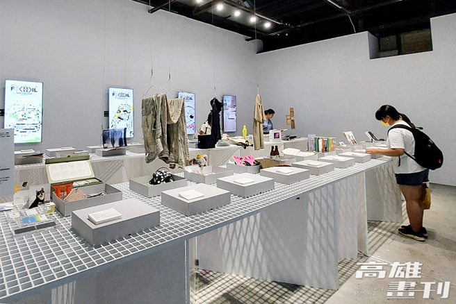 展览跳脱平面设计领域，透过满载回忆的人生纪念物品，用设计诉说扣人心弦的生命歷程及故事。(摄影/李瑰娴)
