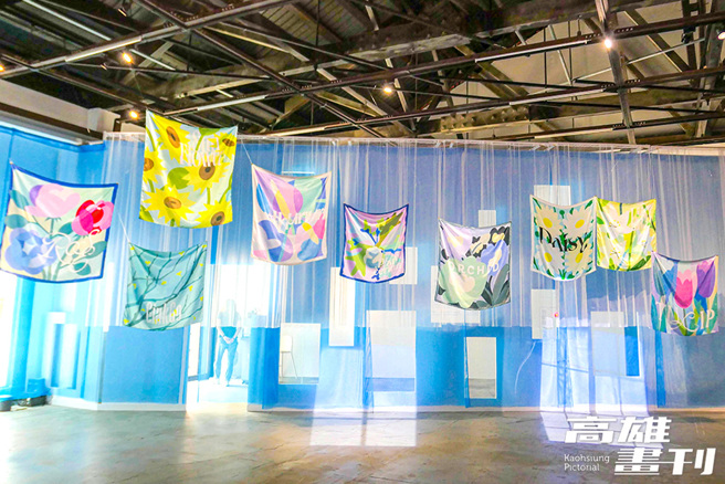 一步工作室《花的纪念日》以花卉丝巾为载体，重现花卉在人生值得纪念时刻扮演的重要角色。(摄影/李瑰娴)
