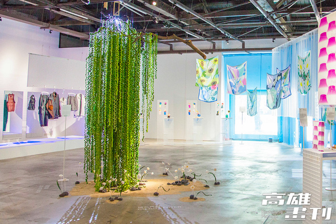 以绿色织线创作的《Tree of Life》，寓意家庭成员彼此紧密相连的关系。(摄影/李瑰娴)
