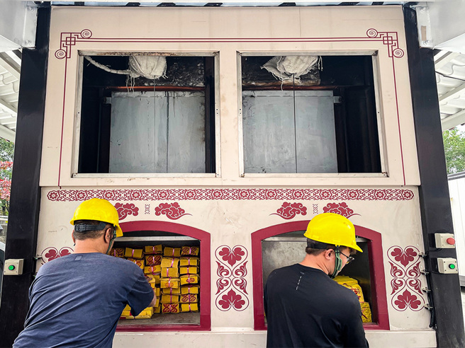 高雄市纸钱集中烧化，藉由创新环保金炉设计，有效降低金炉年空污总排放量，废热还可回收再利用。(图片提供/高市府环保局)
