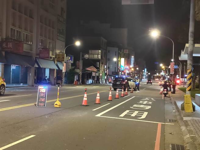 警方执行取缔酒驾。(翻摄照片／蔡依珍桃园传真)