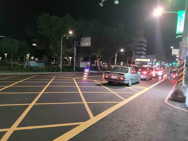 警方执行取缔酒驾。(翻摄照片／蔡依珍桃园传真)