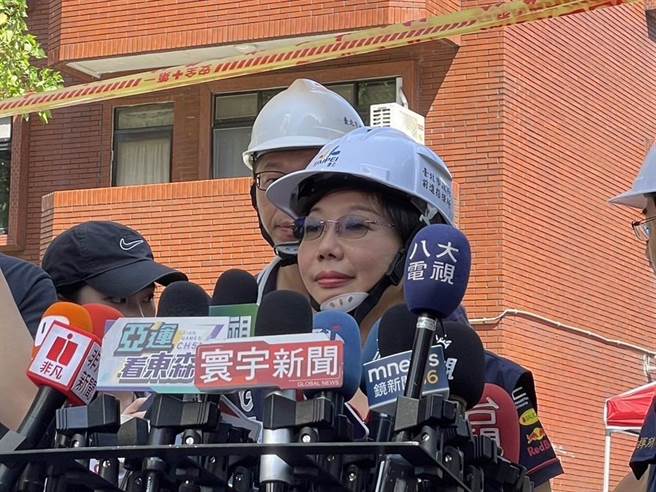 台北市都发局10日回应，只要有相关事证，都会依法查办，陈姓董座当时是公会代表，非市府遴选的委员；王姓建筑师则是很久以前任职建管处。（蔡佩珈摄）