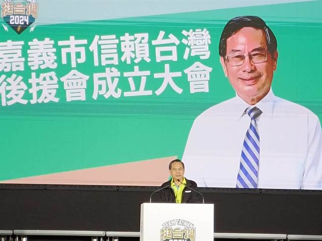 信赖台湾后援会荣誉会长涂醒哲致词。（廖素慧摄）
