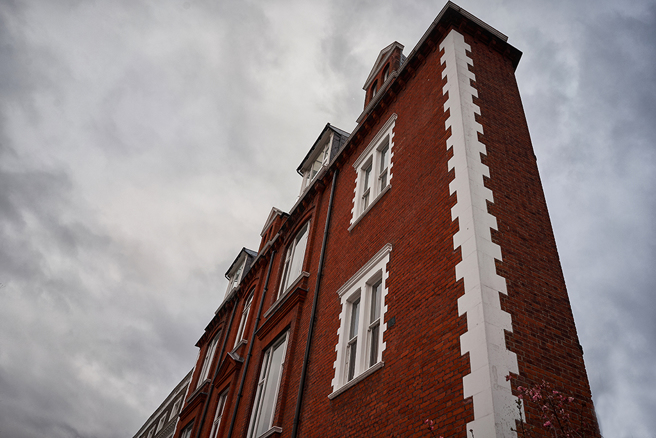 上海一棟4層樓老建築，因最窄的地方僅有20公分，而有「紙片樓」之稱。（示意圖／達志影像）