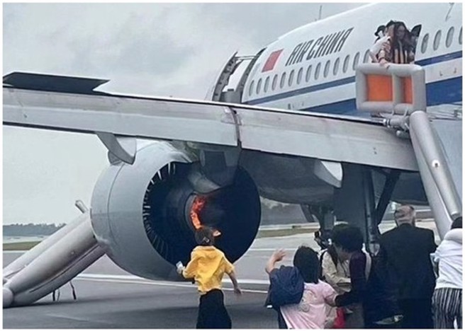 大陸國航班機引擎冒煙起火，安全降落新加坡樟宜機場。（圖/東網、翻攝微博）