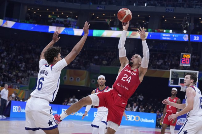 迪昂布鲁克斯(右)今天攻下全场最高39分。(美联社)