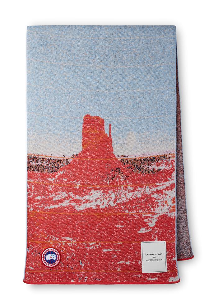 Canada Goose Landscape Wool Knit Scarf 羊毛针织围巾（纪念碑山谷红色），1万1000元 。（Canada Goose提供/林欣仪台北传真）