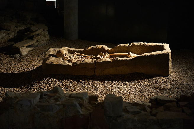 网路传言称，1992年大陆考古发现武大郎之墓，证实他并非矮子，潘金莲也不是荡妇，歷史教授于赓哲却表示，一切都只是谣言。(示意图/达志影像)