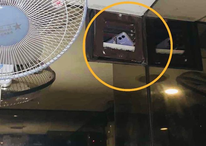 公馆一家美式餐厅老板遭女员工报案，指控其涉嫌性骚，并多次将手机藏于厕所偷拍。此图为受害者女员工提供手机偷拍画面为佐证。（ 翻摄照片 / 截自「爆料公社」）