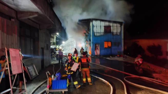 今11日晚间20时许，新北市五股区民义路二段发生火警。（翻摄画面）