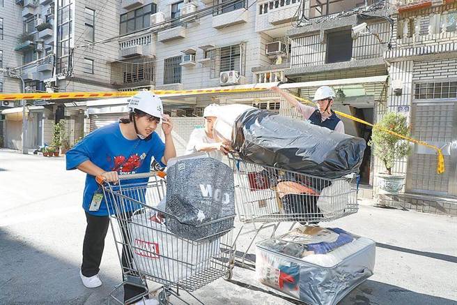 台北市建管處11日宣布，大直街94巷1弄1至9號坍塌建物狀況相對穩定，12日早上10時30分起，2樓以上住戶即可進入屋內取物。（本報資料照片）