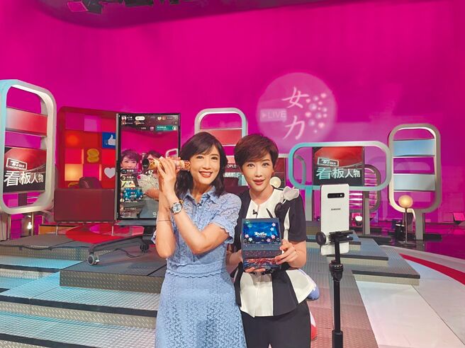 寇乃馨（右）与《TVBS看板人物》主持人方念华分享直播故事。（TVBS提供）