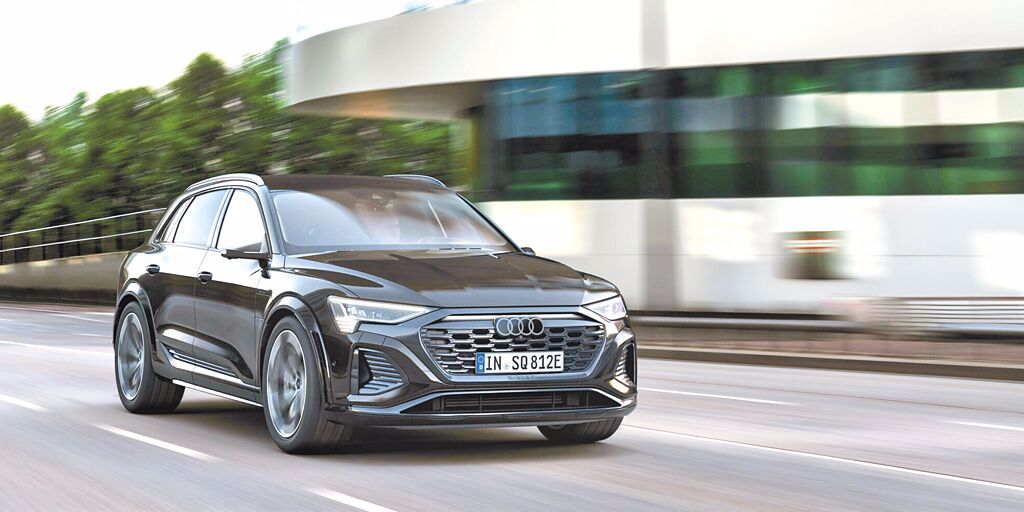 Audi SQ8 e-tron搭配專屬SQ8內外觀套件，營造出更具視覺張力的運動氣息。（台灣奧迪提供）