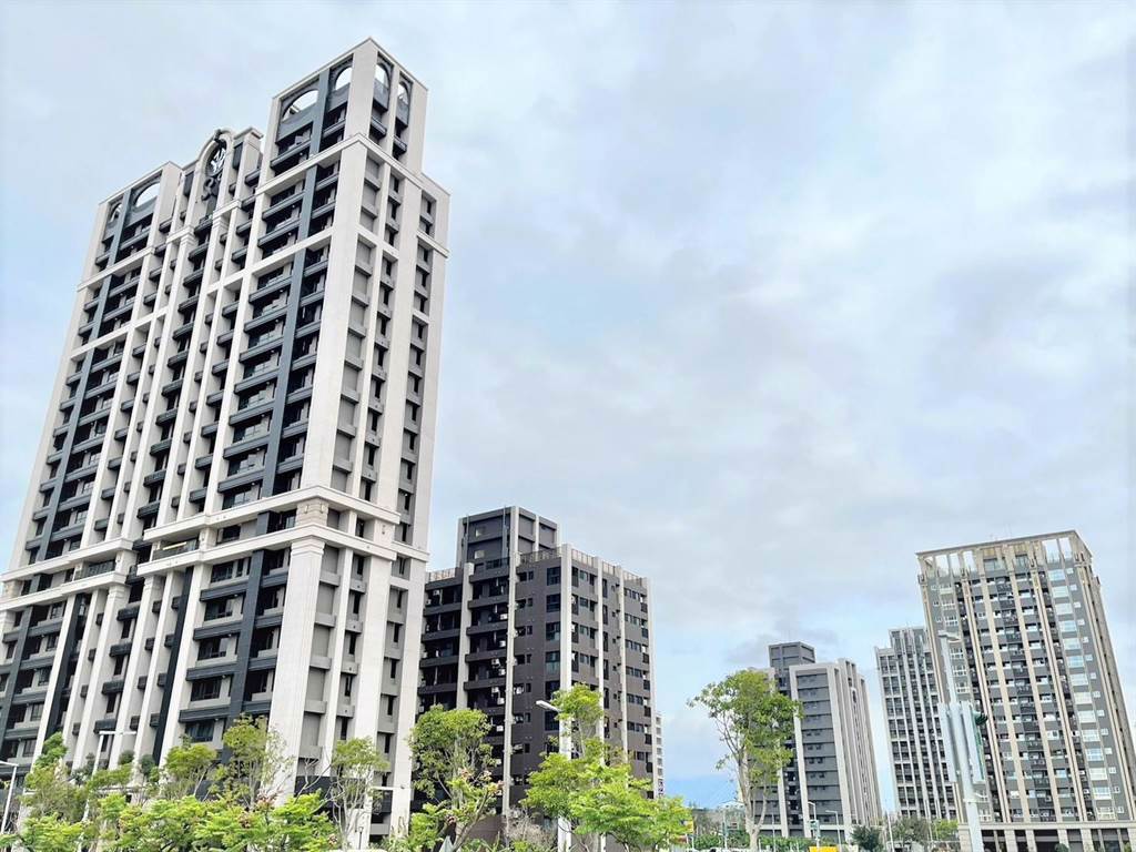 三重區的預售屋申報件數及成交總金額，已連續3季蟬聯新北市之冠。圖為三重區新建案，新北市地政局提供