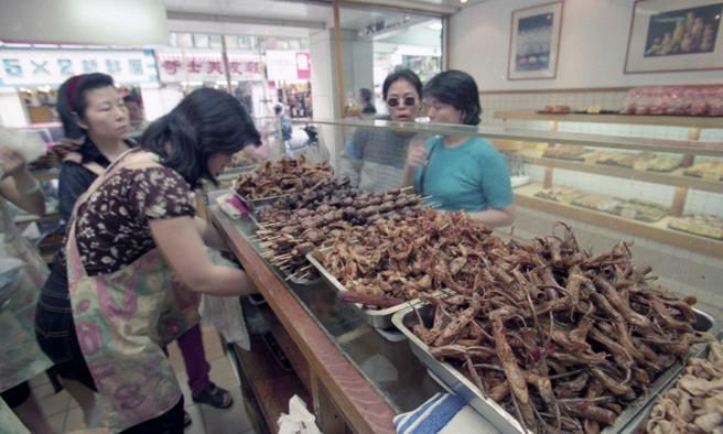 成都路的「上海老天祿」與武昌街的「老天祿滷味」，都以鴨舌，鴨翅等滷味聞名港台。（圖／報系資料照）