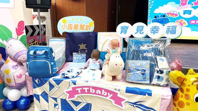 台東縣政府推出升級改版「育兒生日禮」，包含安撫巾、尿布墊等物，預計10月1日起發送。（蕭嘉蕙攝）