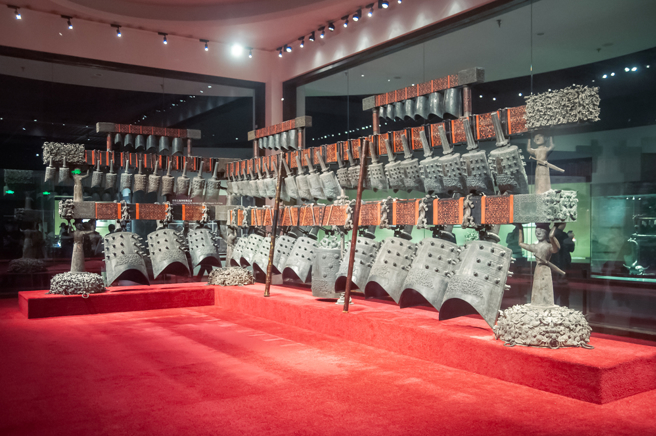 大陸湖北出土一組重達4噸的「曾侯乙編鐘」，讓學者好奇古人從哪獲得原料，分析後發現銅礦來自江漢平原的銅綠山。(圖/達志影像)