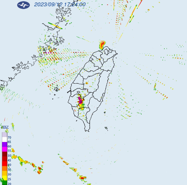 气象局针对台南市、高雄市发布大雷雨讯息，需防范淹水。(图／气象局)