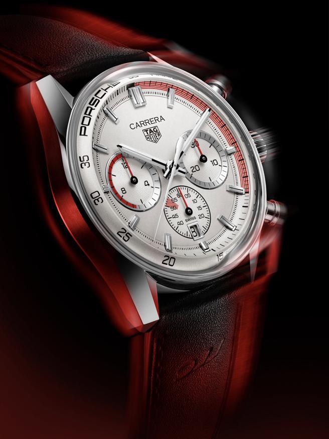 泰格豪雅与保时捷携手推出Carrera Chronosprint x Porsche 计时腕表，精钢款30万2900元。（TAG Heuer提供）