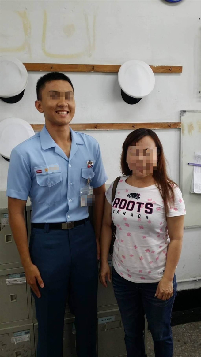 郑姓中尉生前活泼乐观，选择轻生令家人、同袍感到不舍。（读者提供／崔正纲高雄传真）