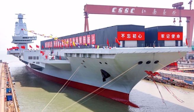 大陸航空母艦福建號於去年6月17日舉行下水典禮。（摘自央視軍事頻道）