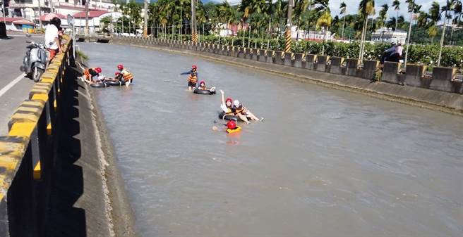 全台独一无二的8公里最长美浓漂漂河活动，即将在中秋节连假登场。（林雅惠摄）