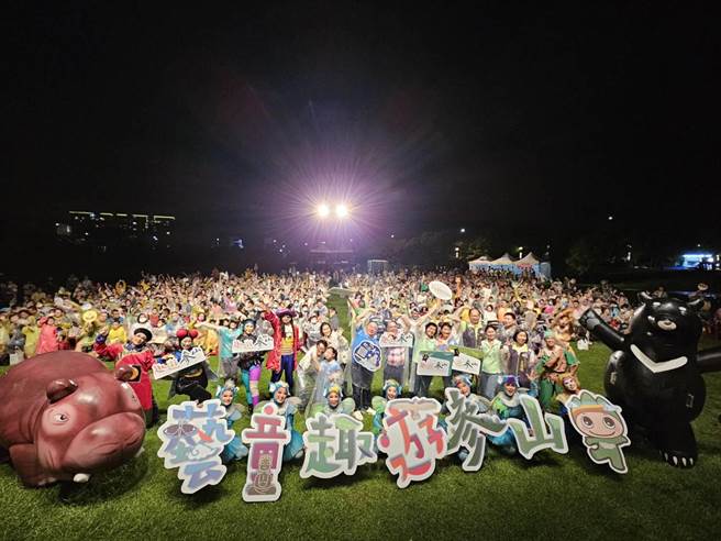 「纸风车剧团」17日将到南投松柏岭知名宫庙受天宫广场演出「艺童趣游参山—番薯森林奇遇记」奇幻儿童剧。参山处提供